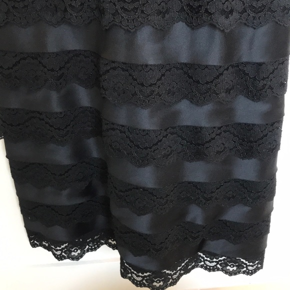 Tadashi bandage, lace, slimming holiday dress - Picture 4 of 9